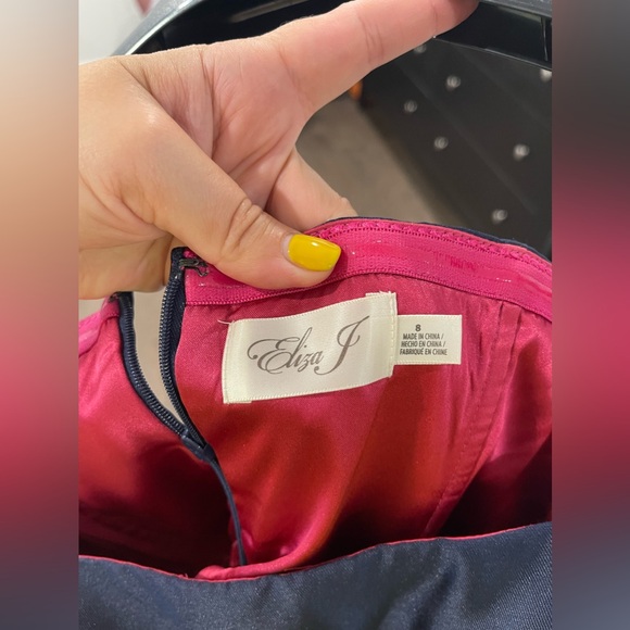 Gorgeous dark blue gown with fuchsia silk lining. Worn only once - Picture 6 of 6